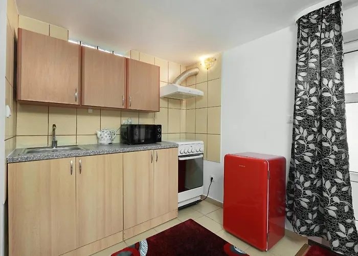 Stone Gate #3 Apartment *